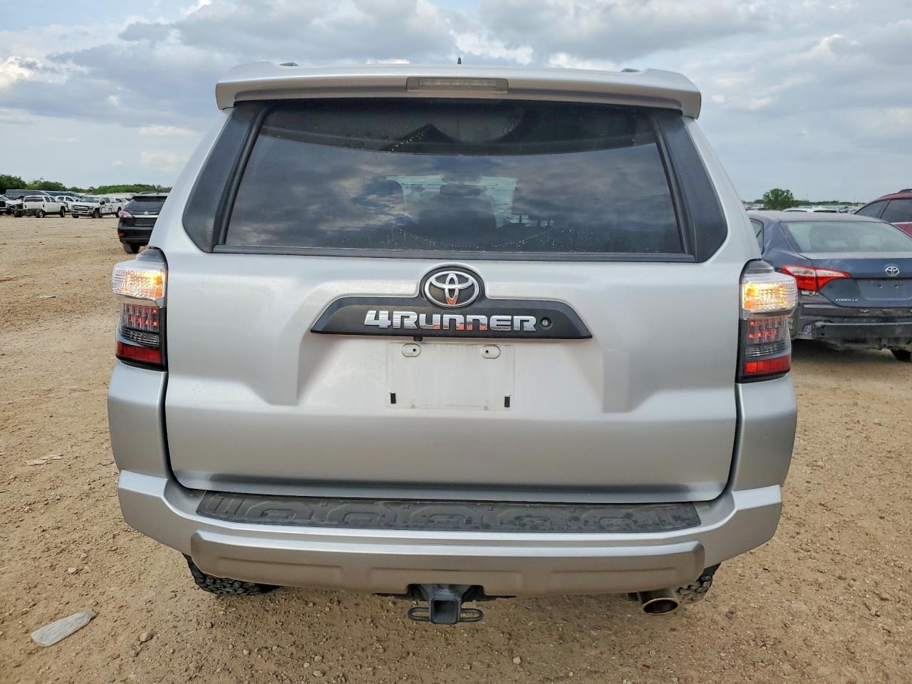 2018 Toyota 4Runner Trd Off-Road Premium - Image 6