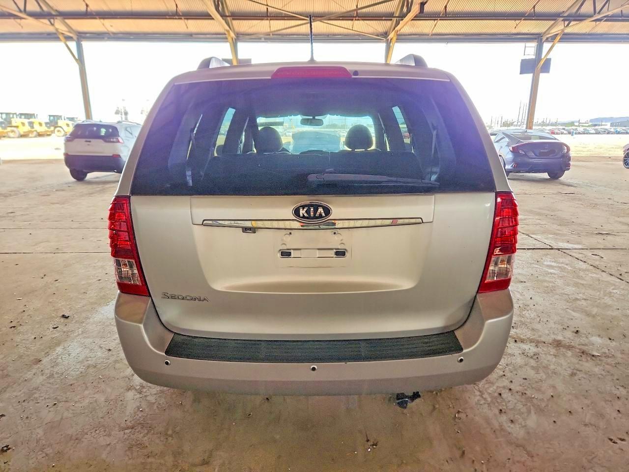 2012 Kia Sedona Lx - Image 6