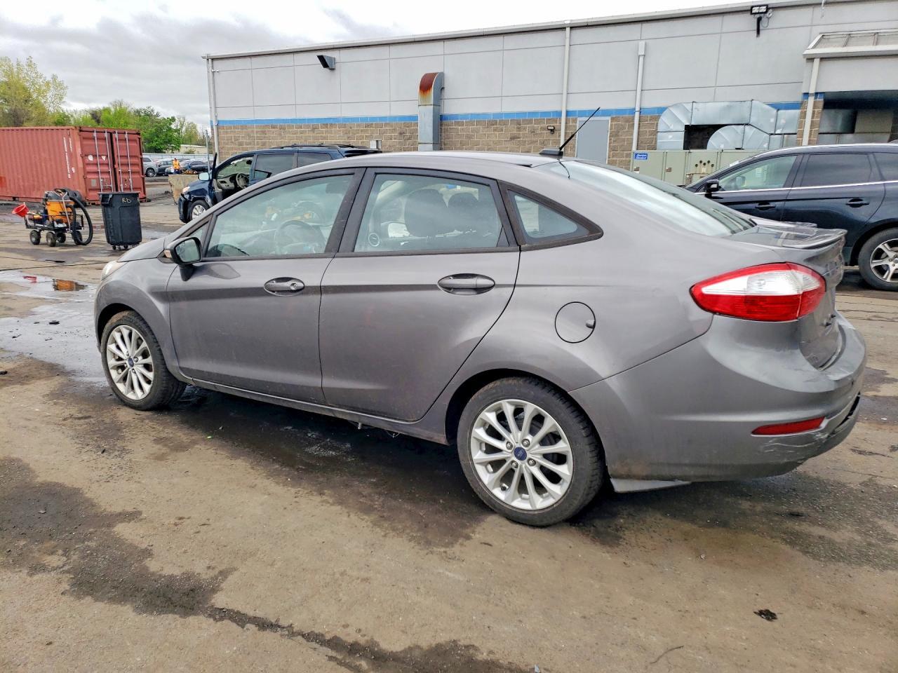 2014 Ford Fiesta Se - Фото 2