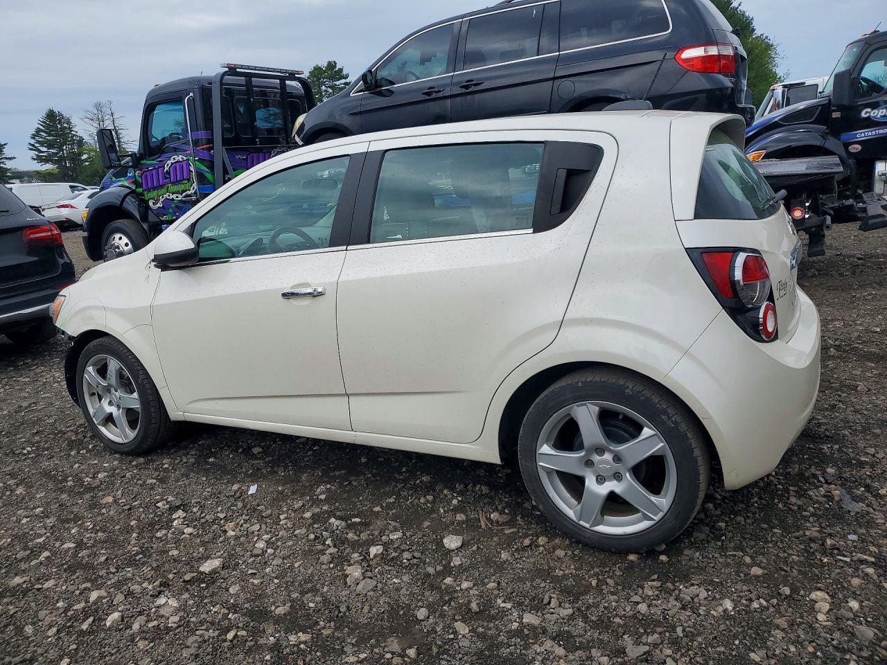 2015 Chevrolet Sonic Ltz - Image 2