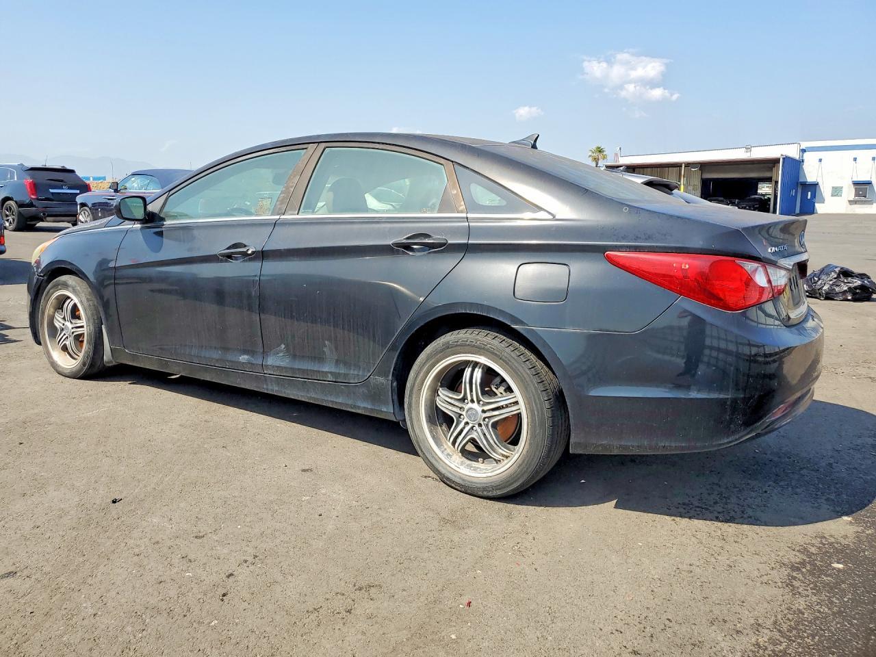 2011 Hyundai Sonata Gls - Image 2