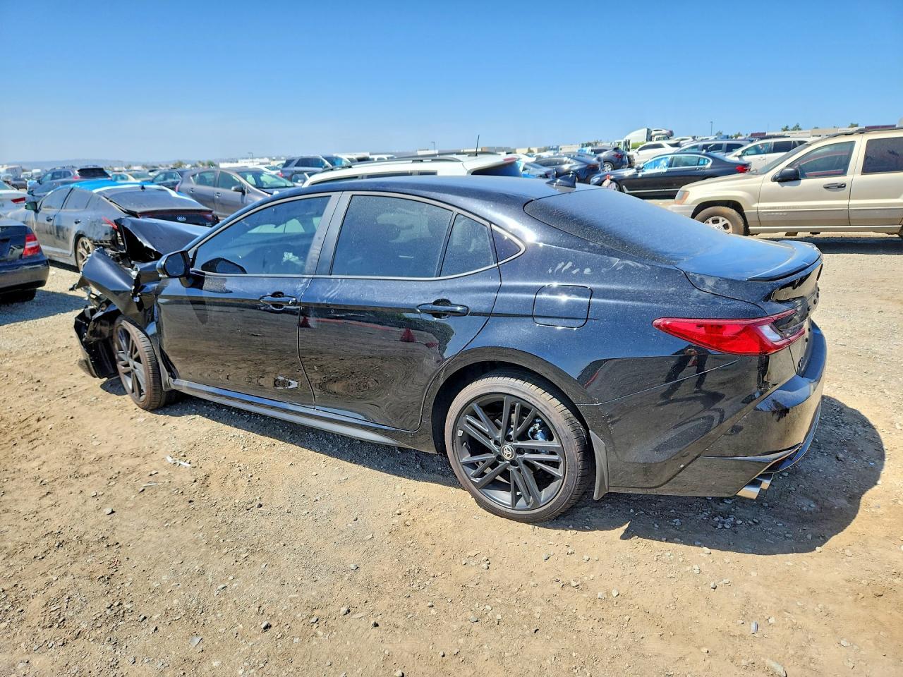 2026 Toyota Camry Nightshade - Фото 2