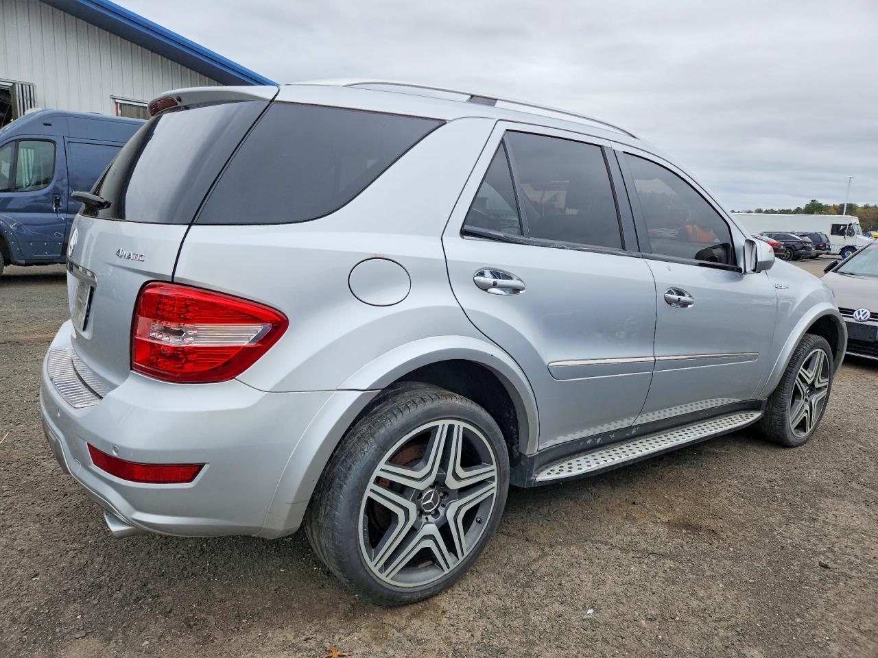 2010 Mercedes-Benz Ml 550 4Matic - Image 3