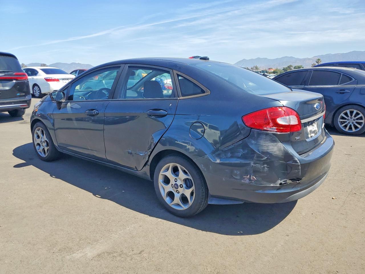 2011 Ford Fiesta Sel - Фото 2