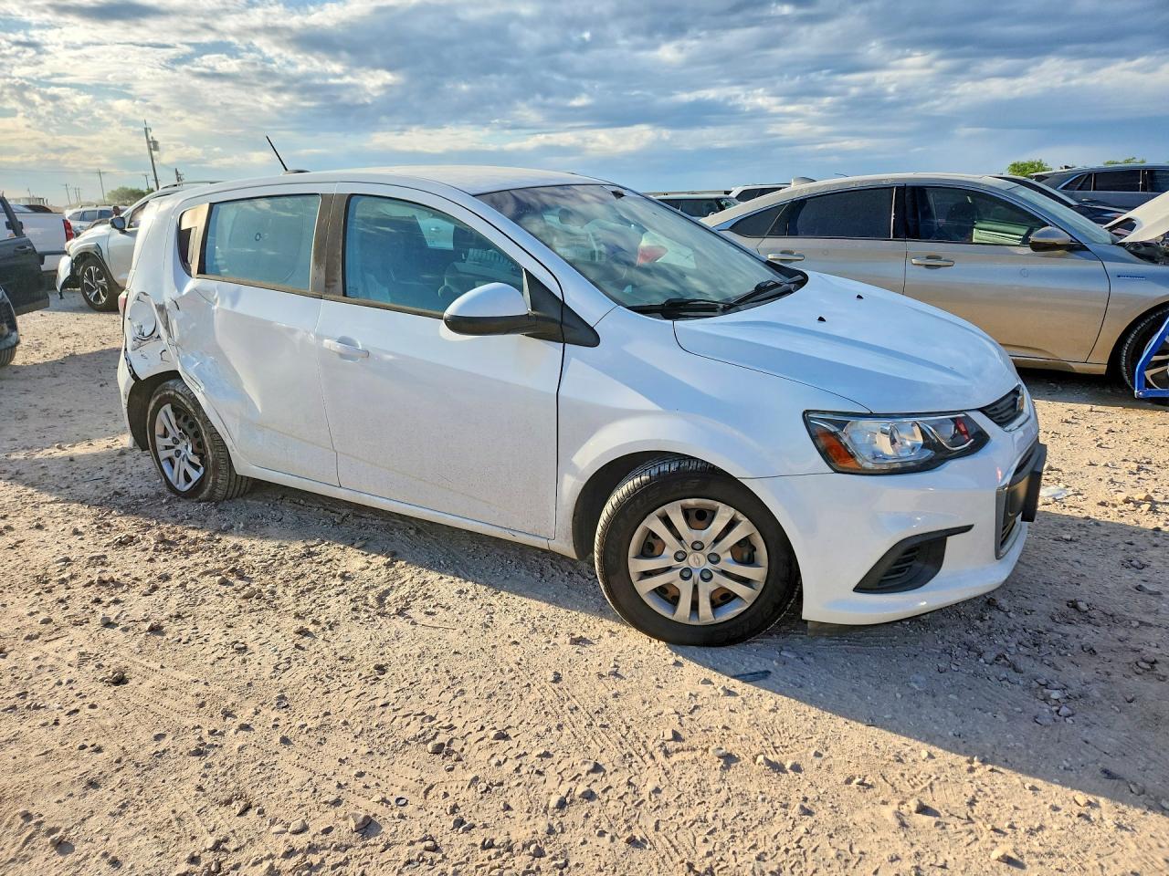 2018 Chevrolet Sonic - Image 4