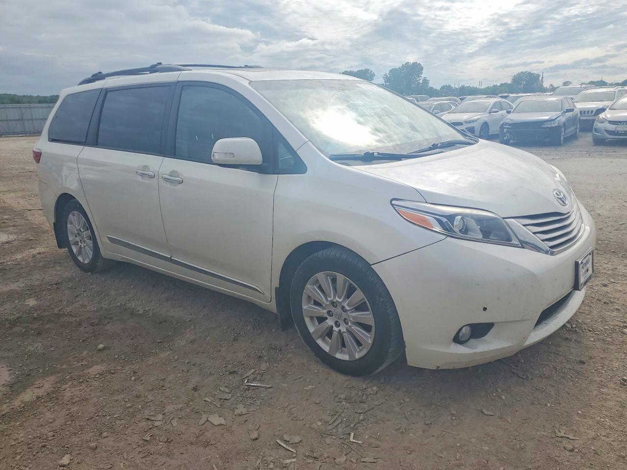 2015 Toyota Sienna Limited Premium 7-Passenger - Image 4