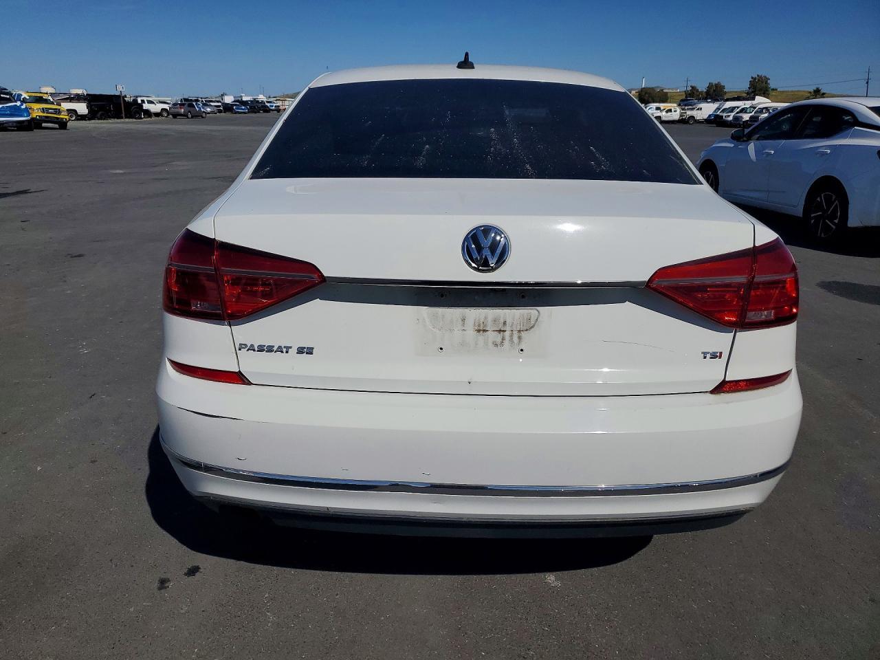 2016 Volkswagen Passat Se - Фото 6