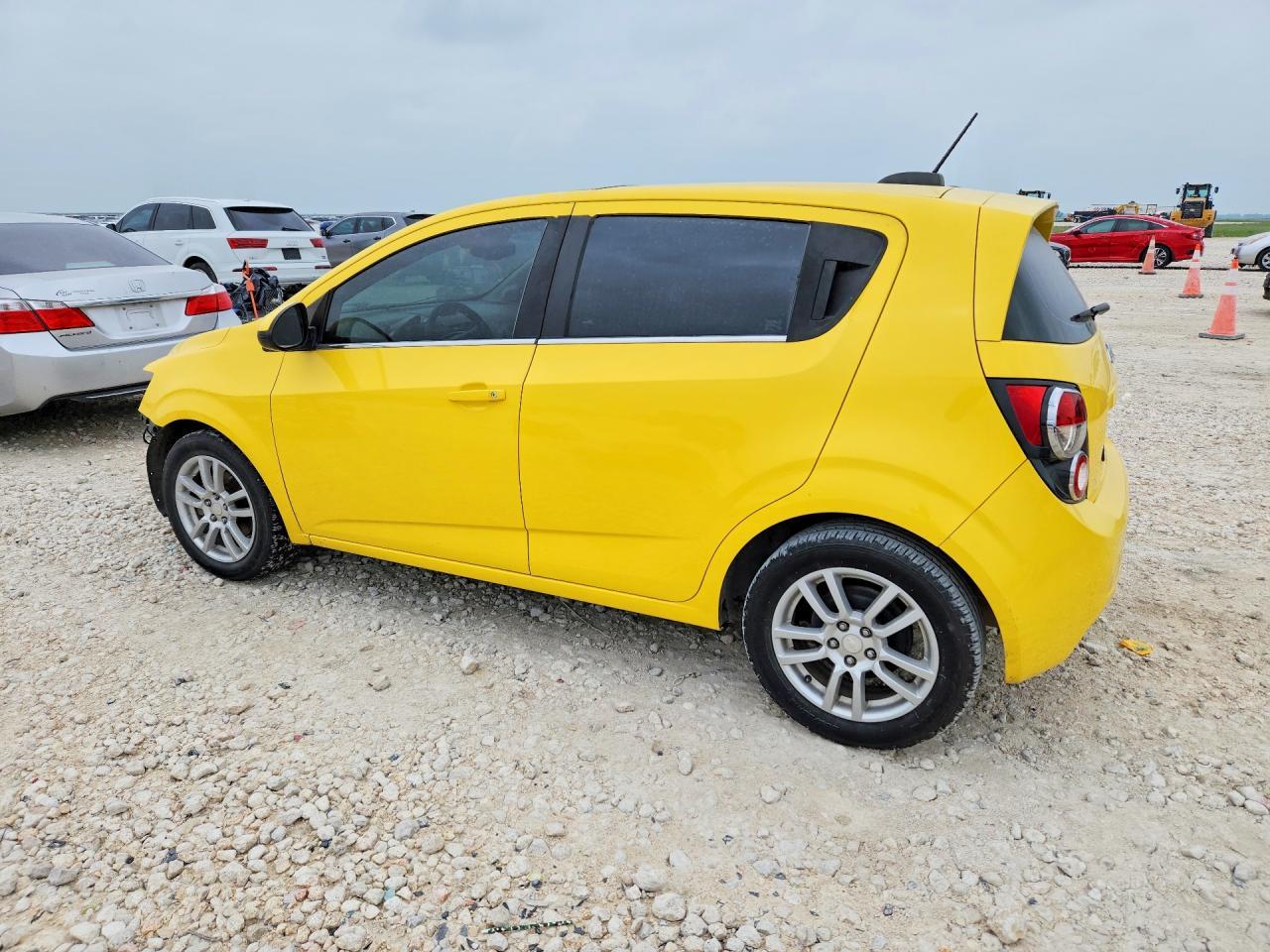 2015 Chevrolet Sonic Lt - Image 2