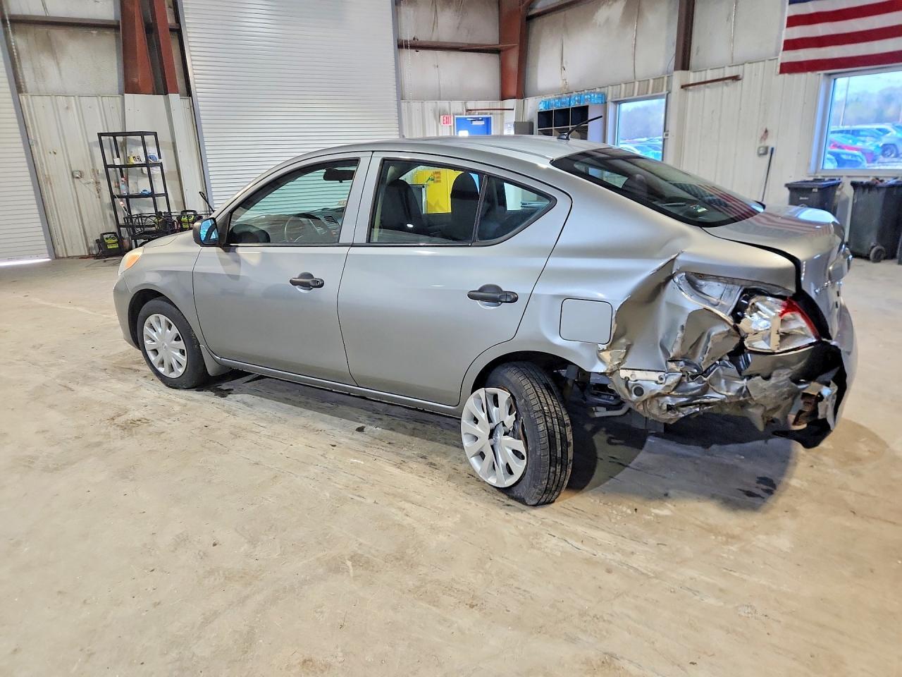 2013 Nissan Versa 1.6 S - Фото 2