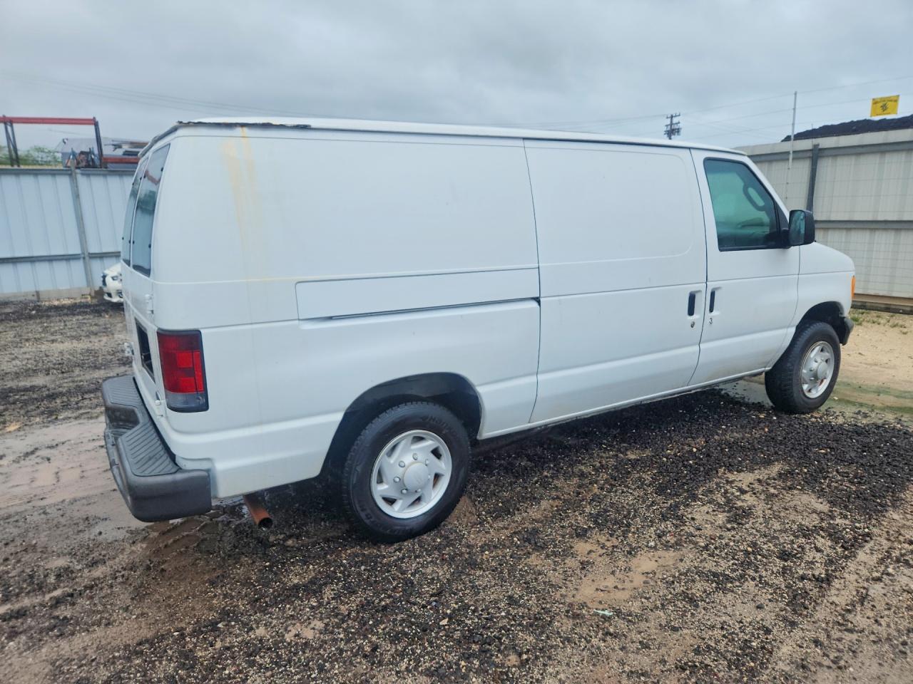 2007 Ford Econoline E150 Van - Image 3