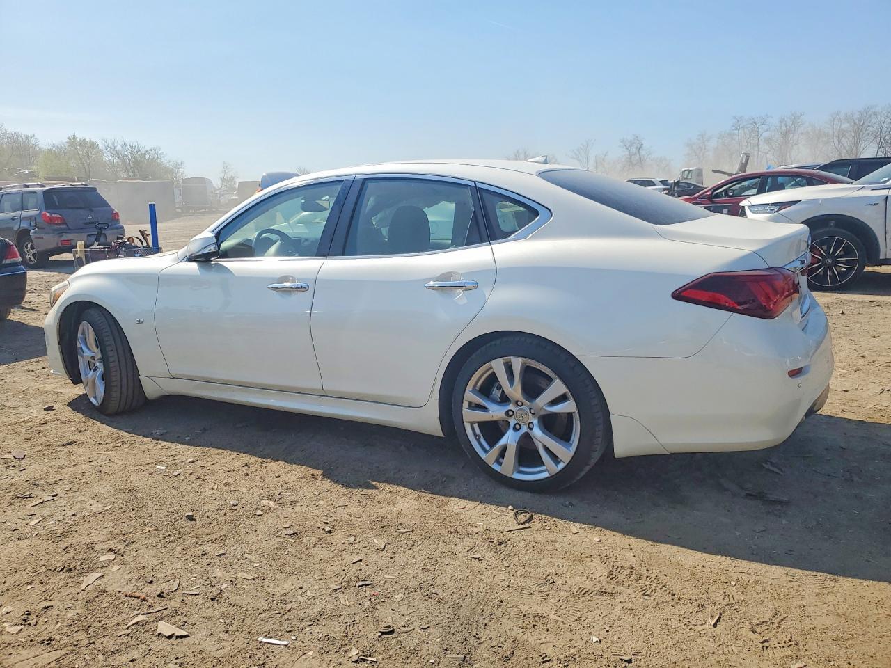 2017 Infiniti Q70 3.7 - Фото 2