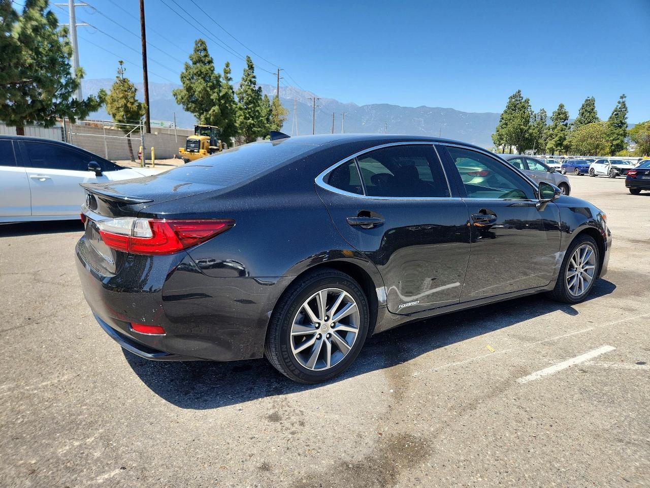 2017 Lexus Es 300H - Фото 3