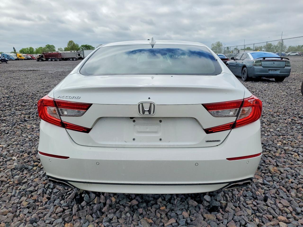2018 Honda Accord Touring - Image 6