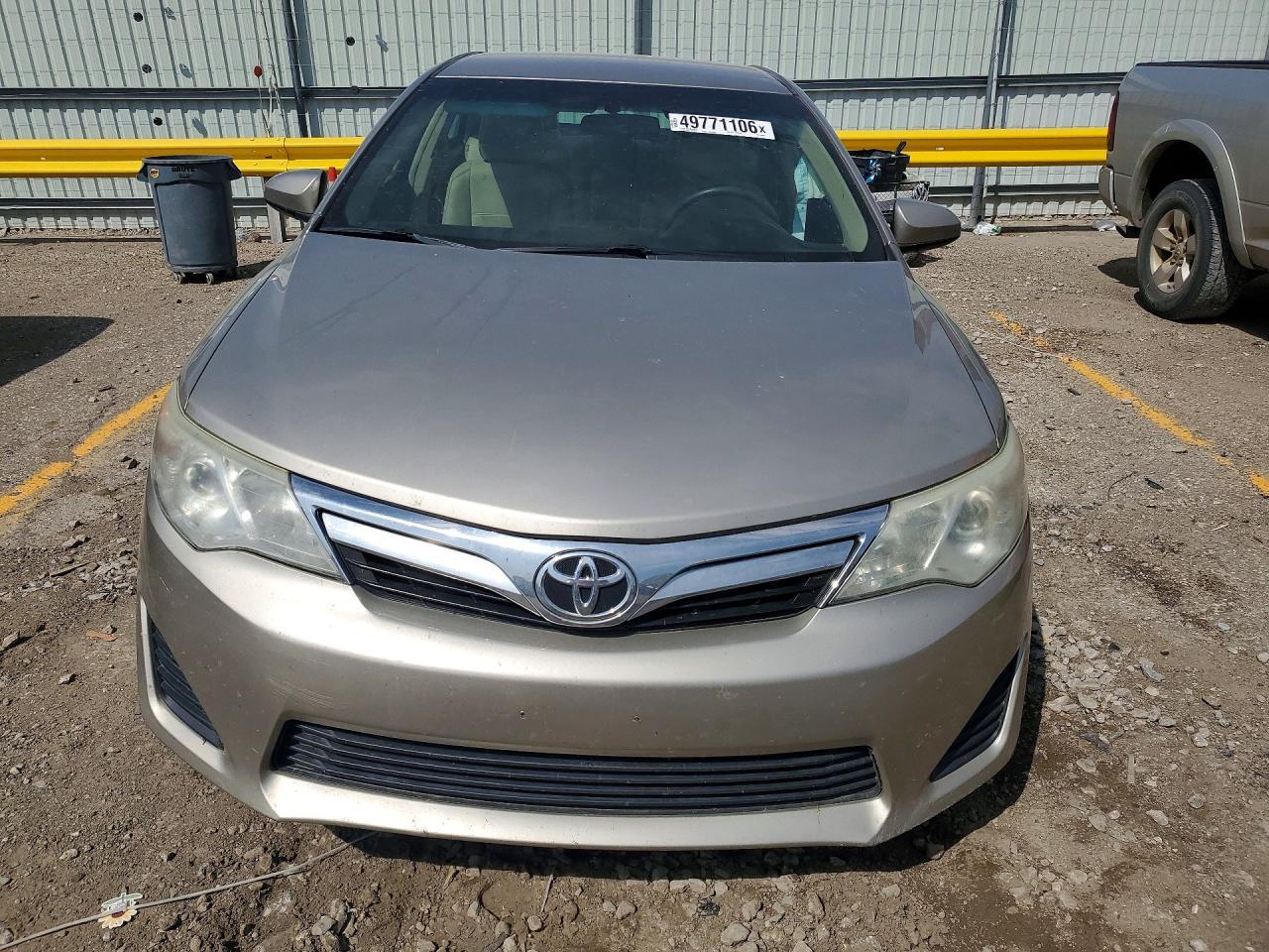 2014 Toyota Camry Le - Фото 5