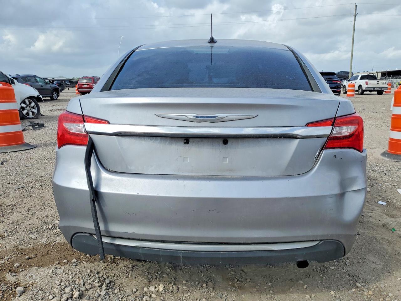2013 Chrysler 200 Lx - Фото 6