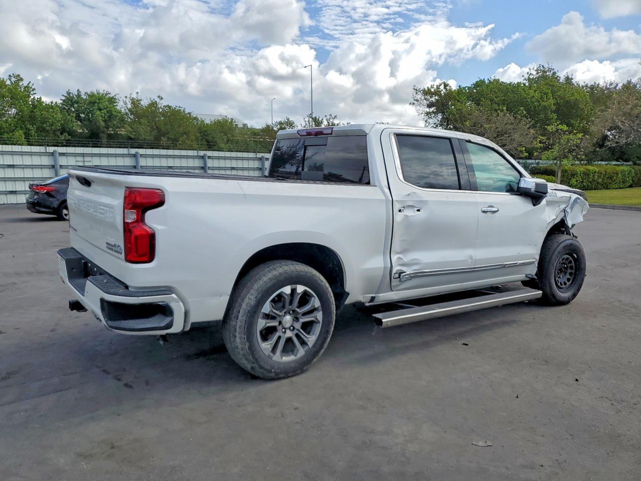 2023 Chevrolet Silverado K1500 High Country - Image 3