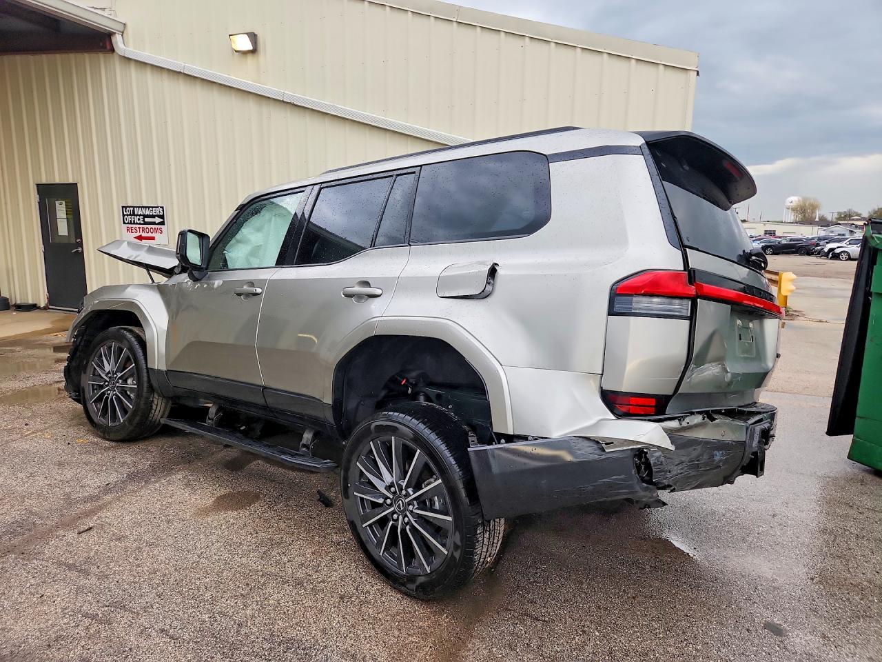2026 Lexus Gx 550 Luxury+ - Image 2