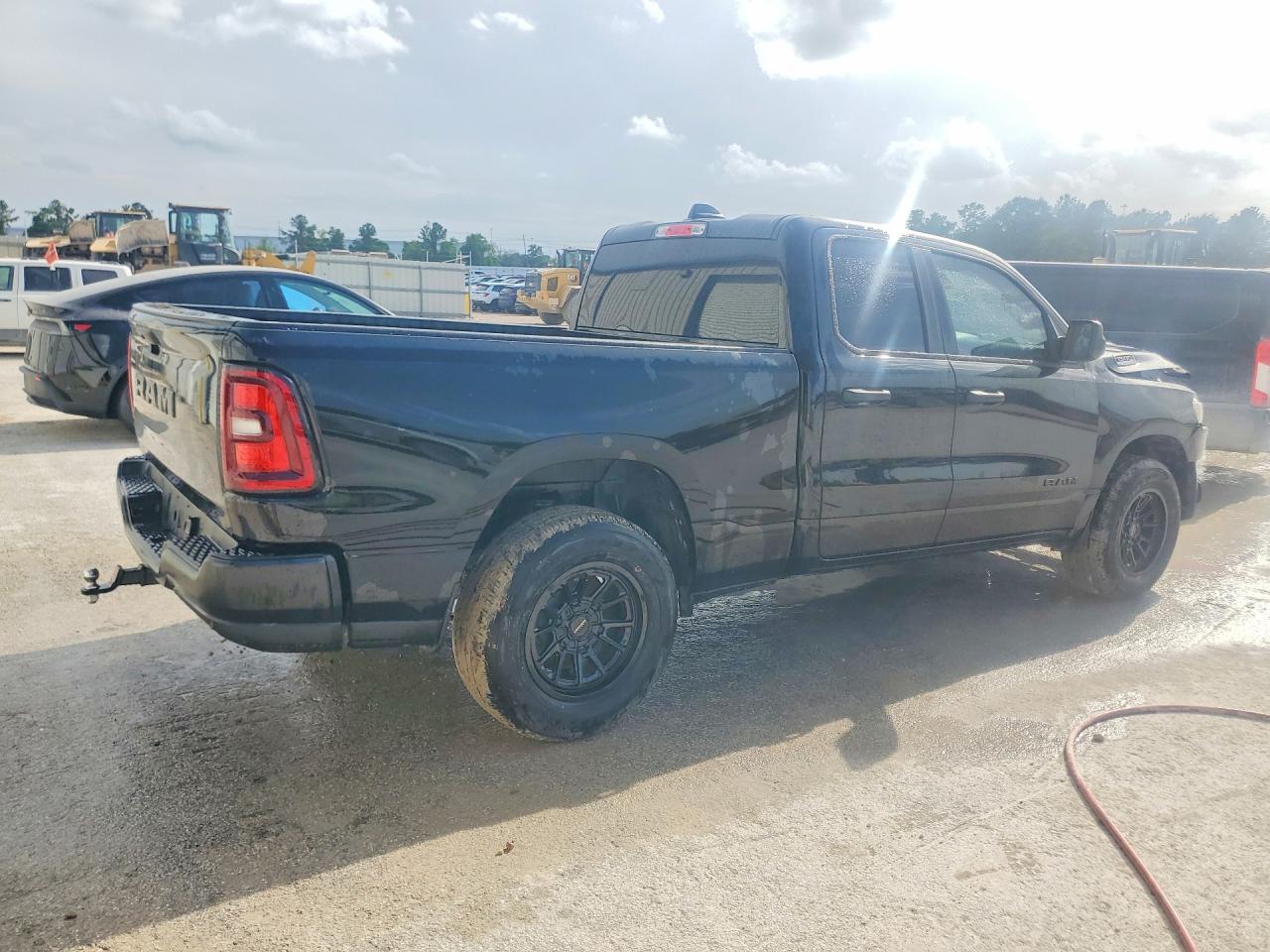 2025 Ram 1500 Tradesman - Фото 3