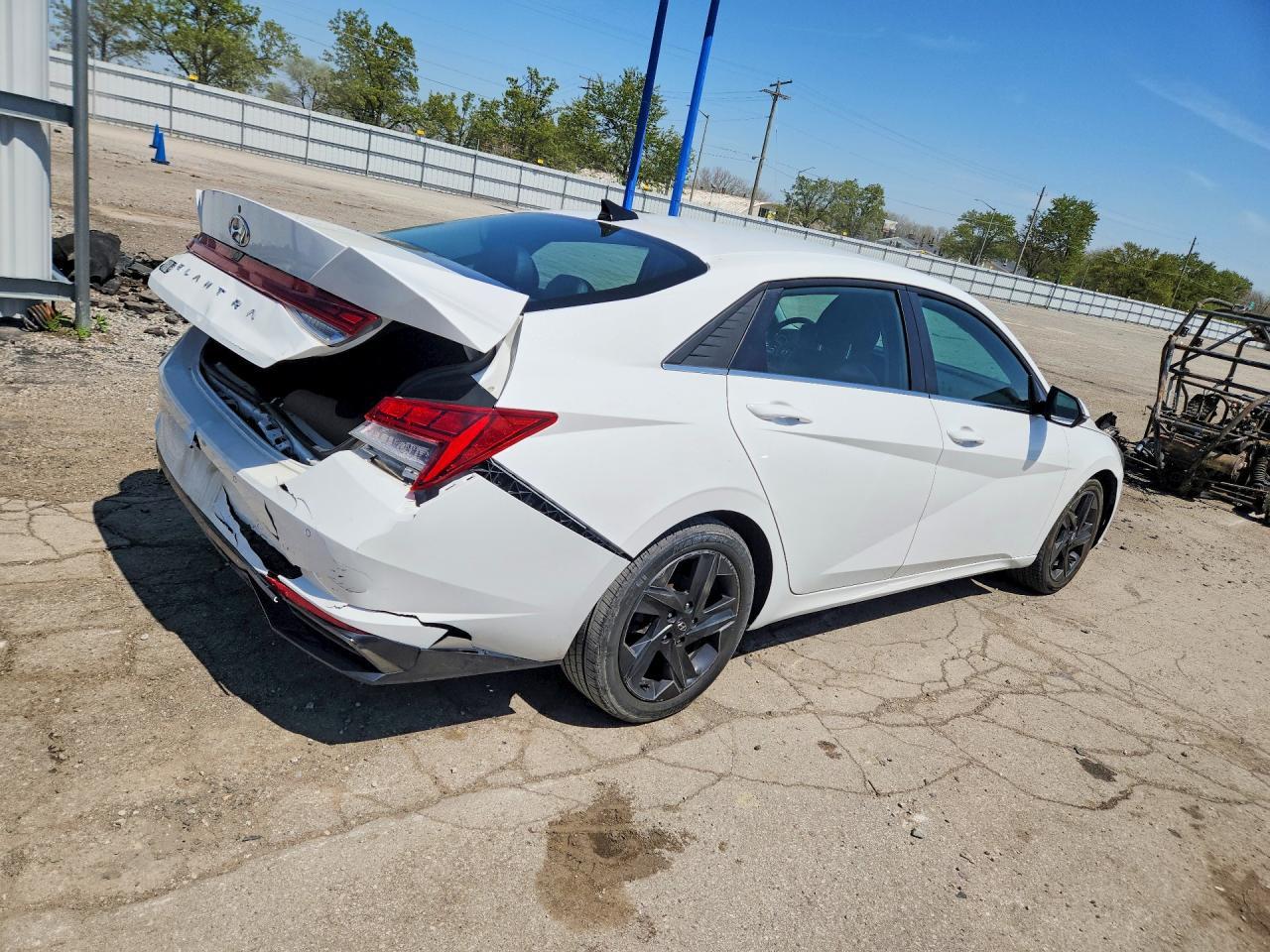 2023 Hyundai Elantra Limited - Фото 3