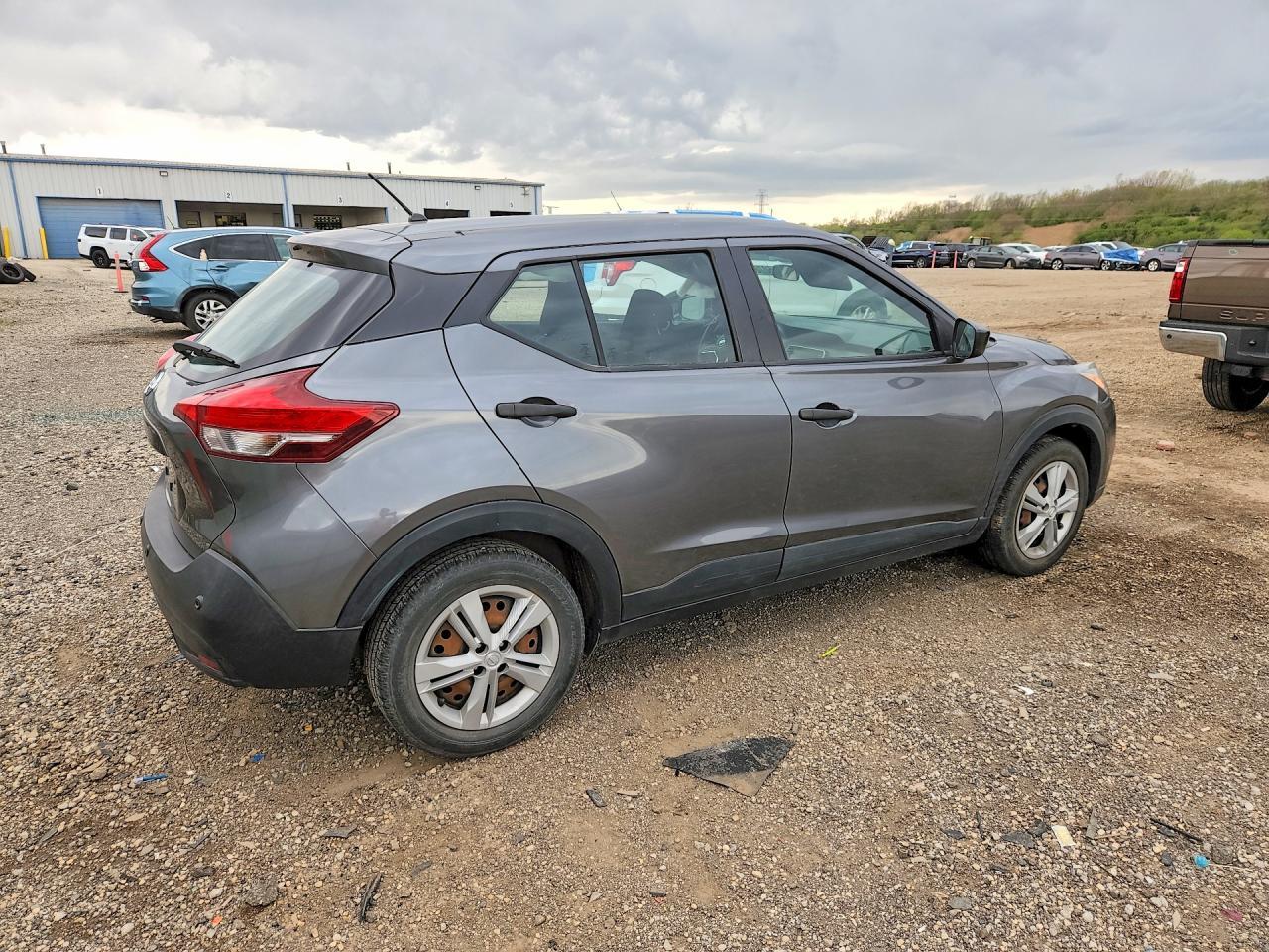 2020 Nissan Kicks S - Фото 3