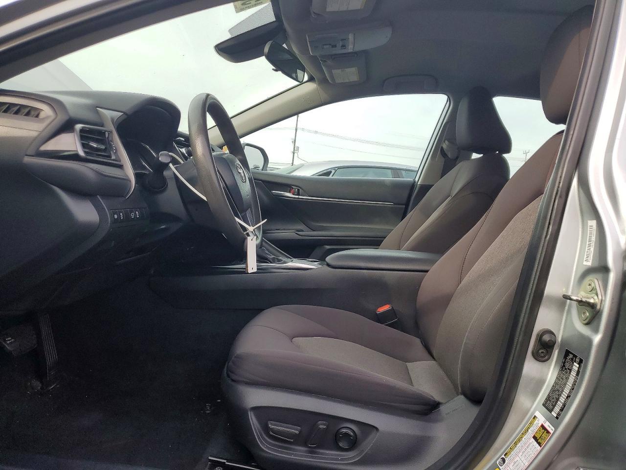 2020 Toyota Camry Le - Фото 7