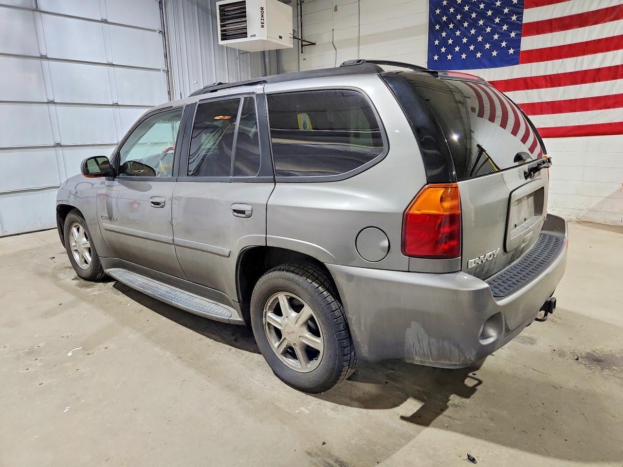 2007 GMC Envoy - Фото 2