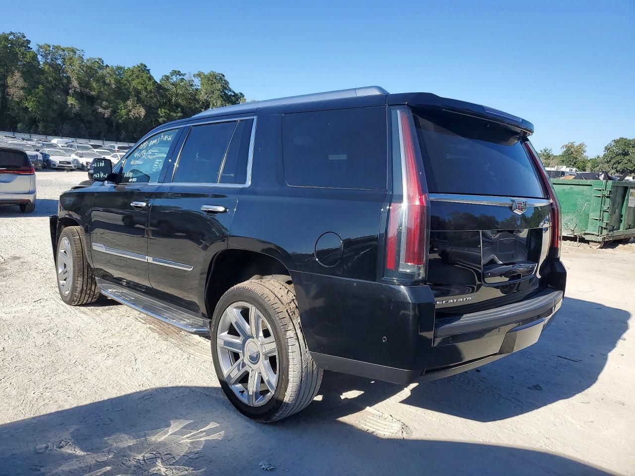 2017 Cadillac Escalade Luxury - Image 2