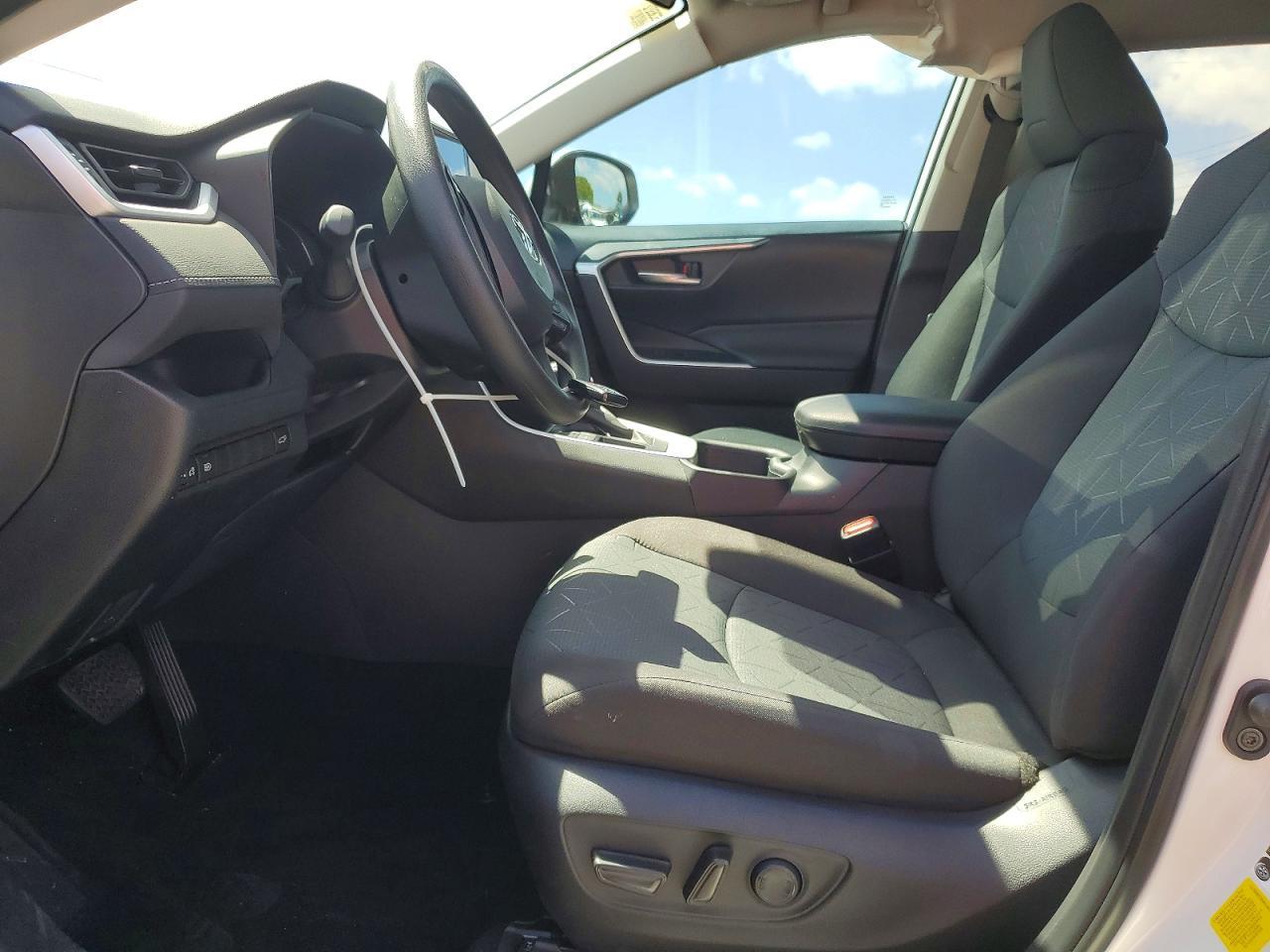 2025 Toyota Rav4 Xle - Image 7