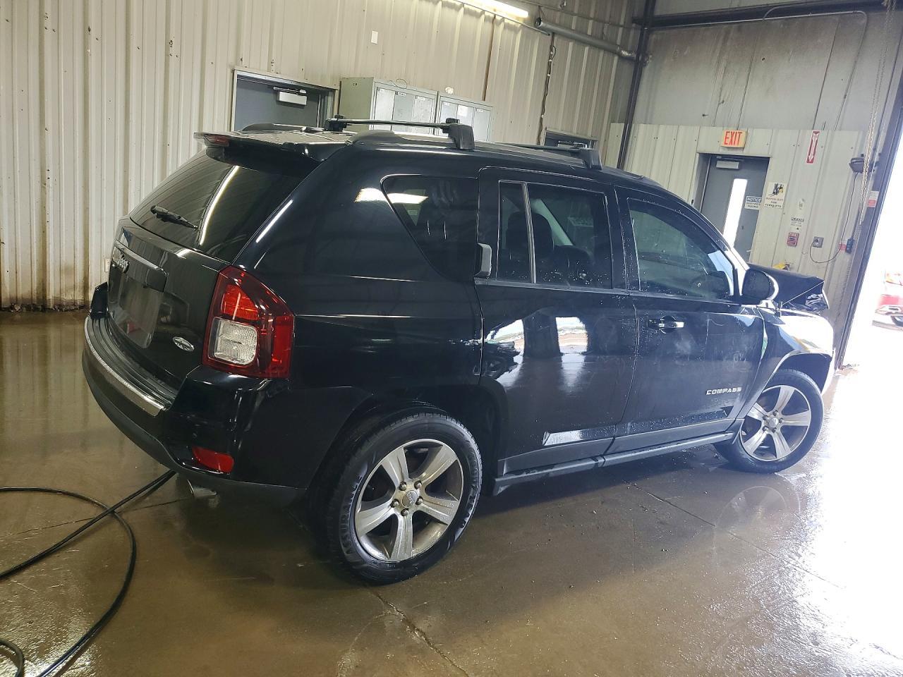 2016 Jeep Compass Latitude - Image 3