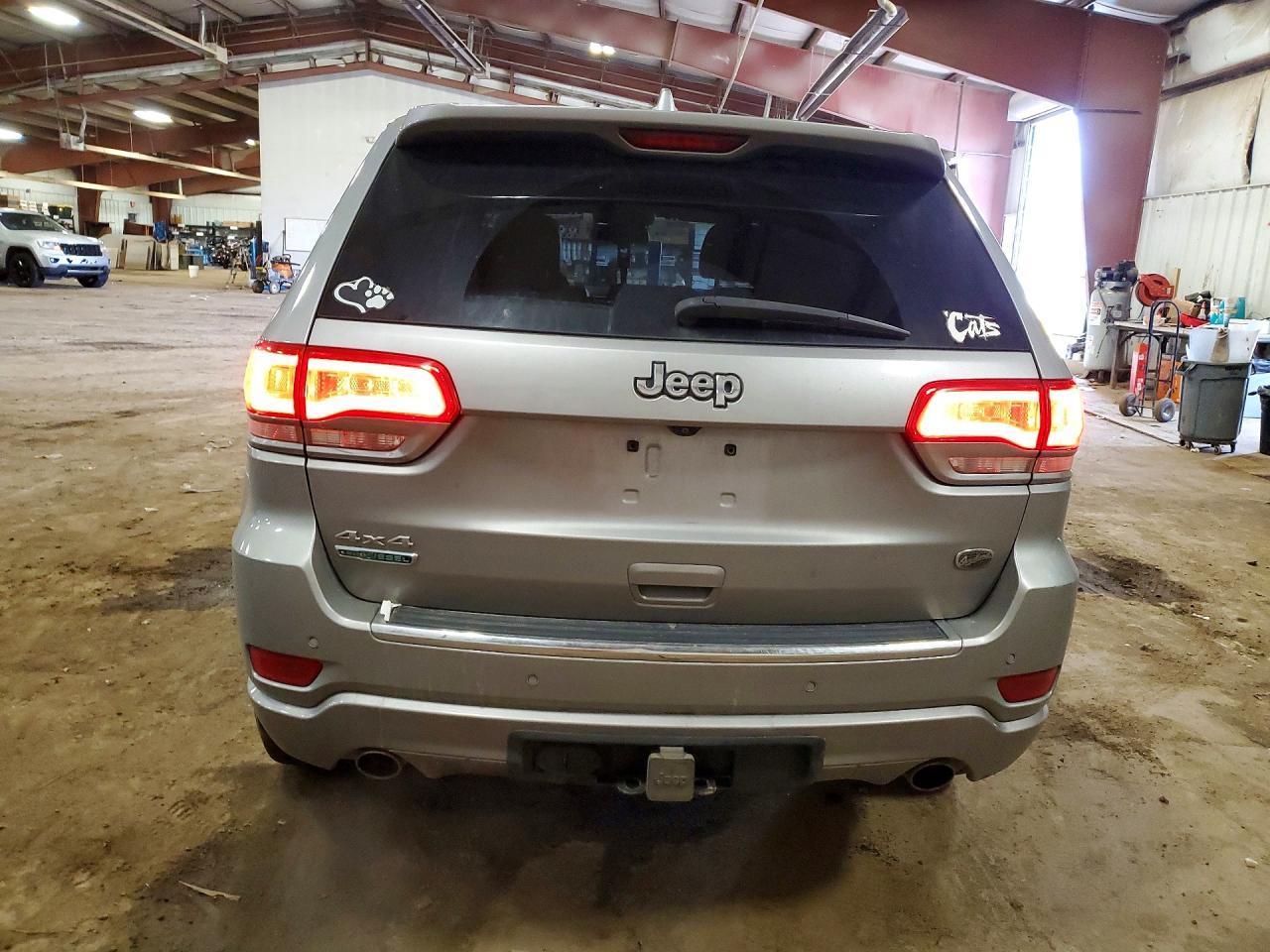2015 Jeep Grand Cherokee Overland - Image 6