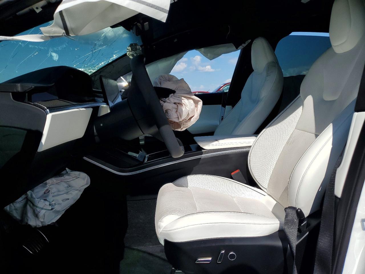 2022 Tesla Model X - Фото 7