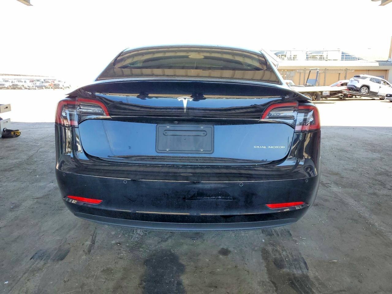 2022 Tesla Model 3 - Фото 6