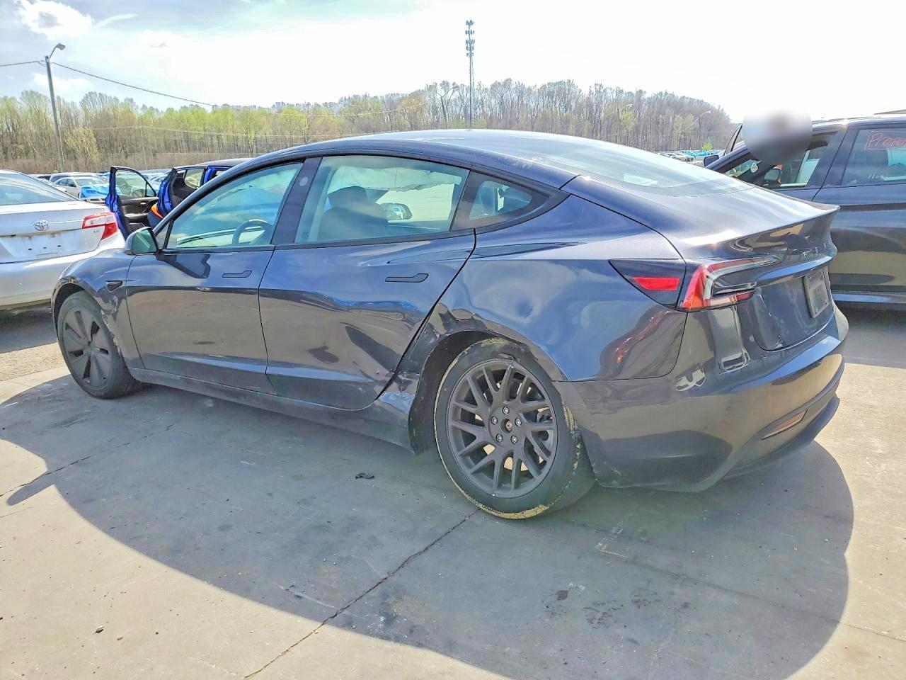2024 Tesla Model 3 - Фото 2