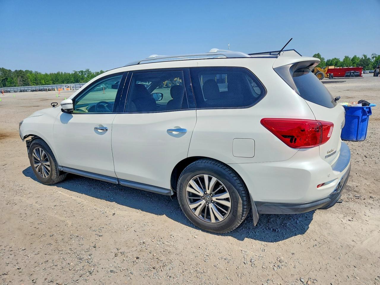 2017 Nissan Pathfinder Sl - Фото 2