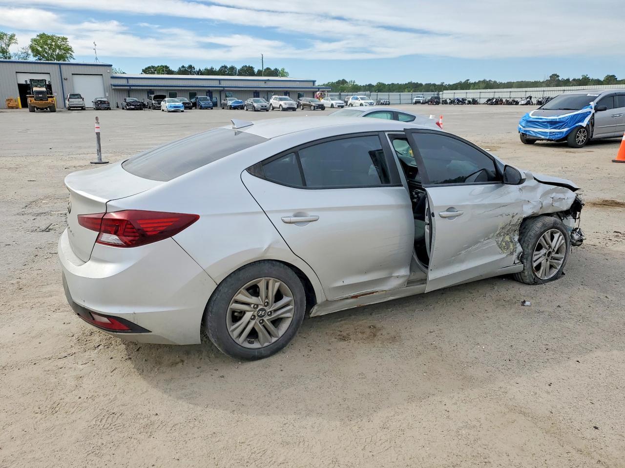 2019 Hyundai Elantra Sel - Image 3