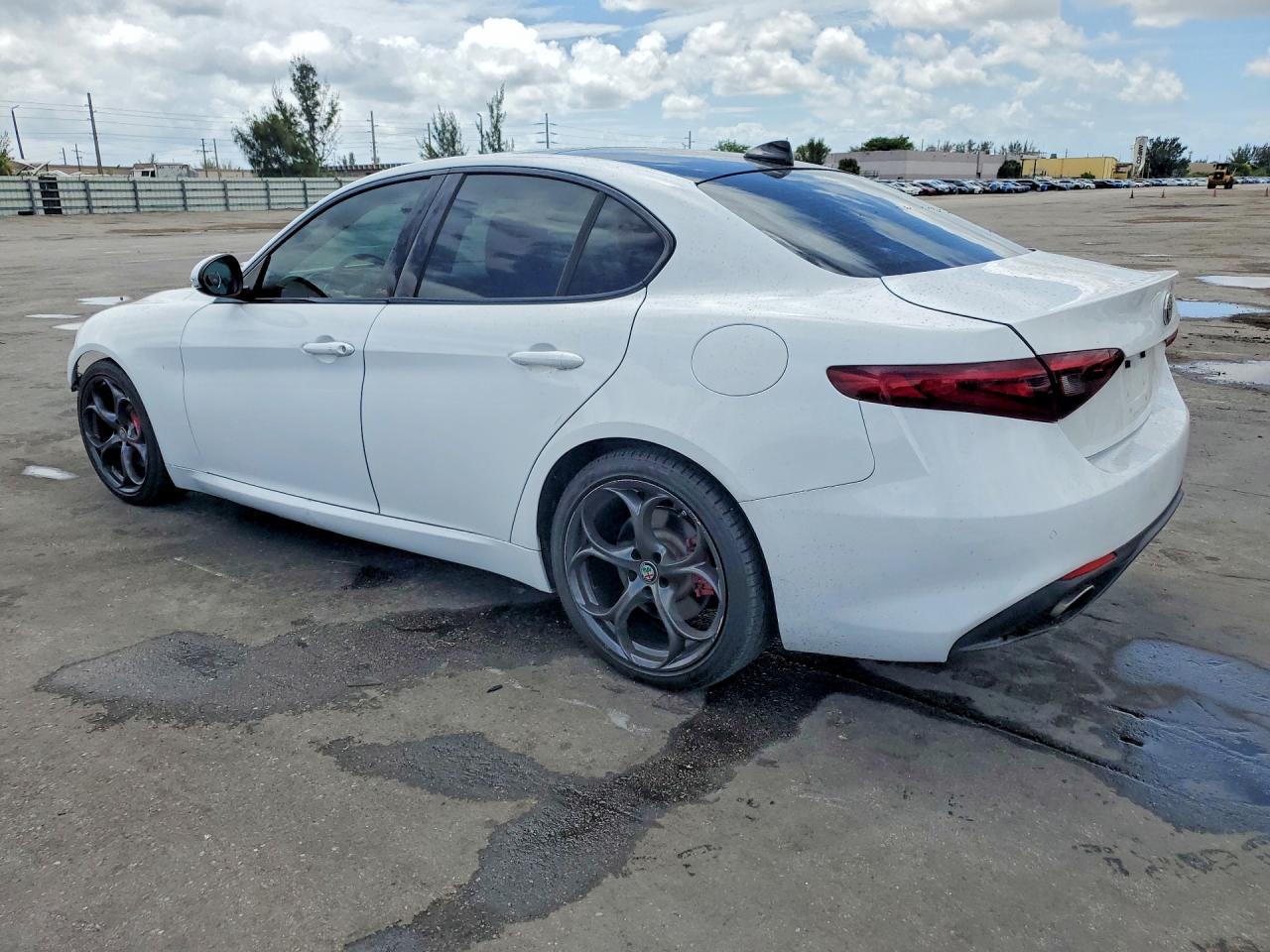 2019 Alfa Romeo Giulia Ti - Image 2