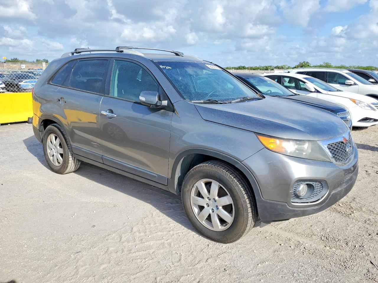 2012 Kia Sorento Lx - Image 4