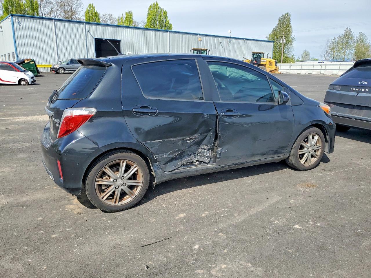 2013 Toyota Yaris 5-Door Se - Фото 3
