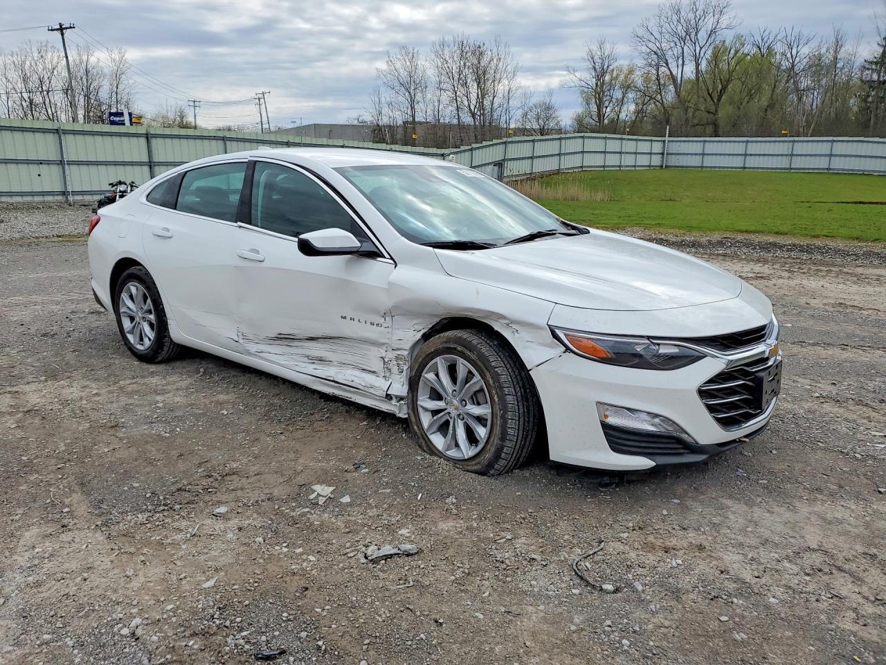 2025 Chevrolet Malibu Lt - Image 4
