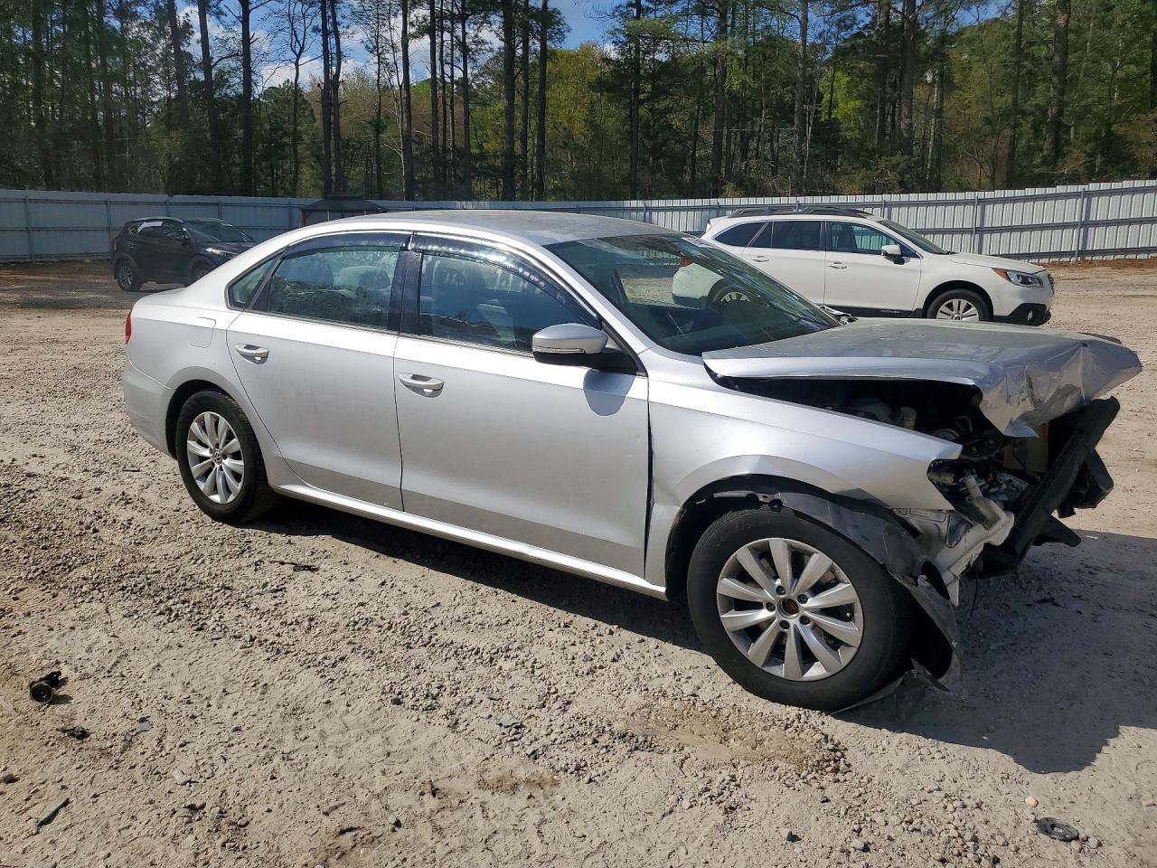 2013 Volkswagen Passat S - Image 4