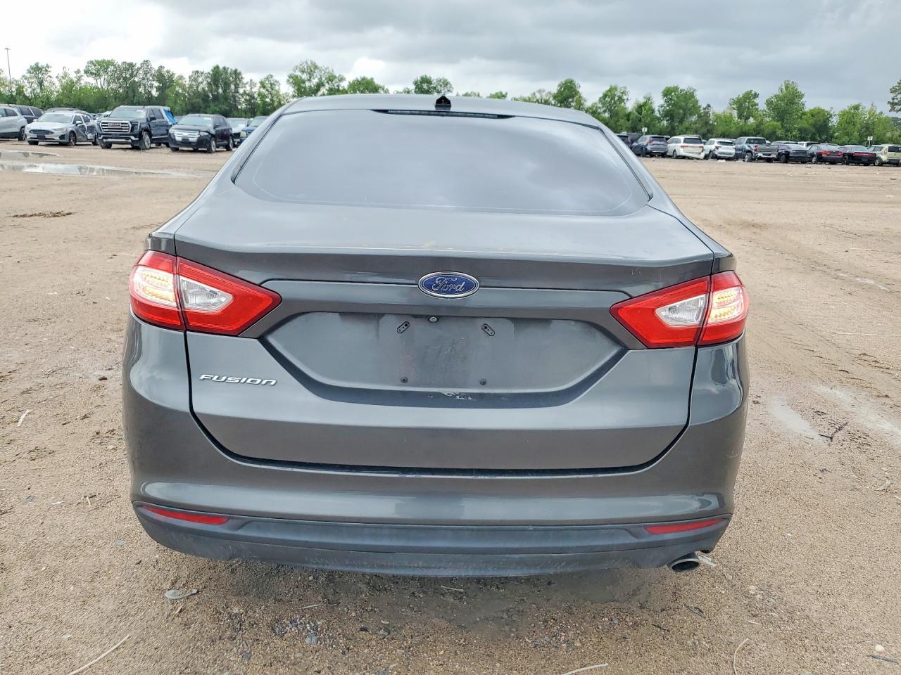2015 Ford Fusion S - Фото 6