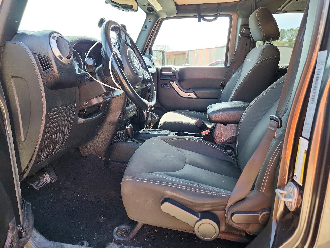 2017 Jeep Wrangler Unlimited Sahara - Image 7