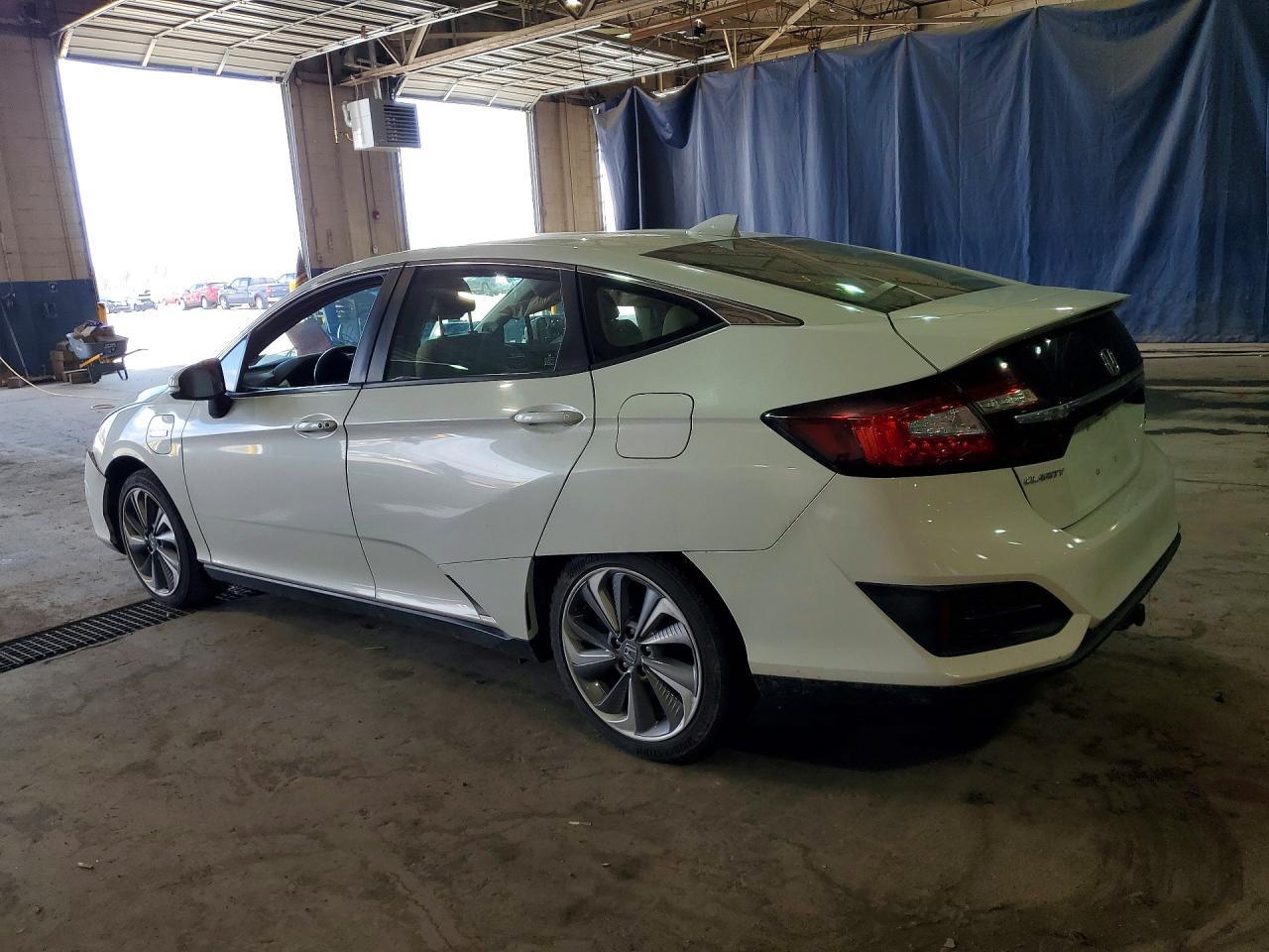 2018 Honda Clarity Touring - Image 2
