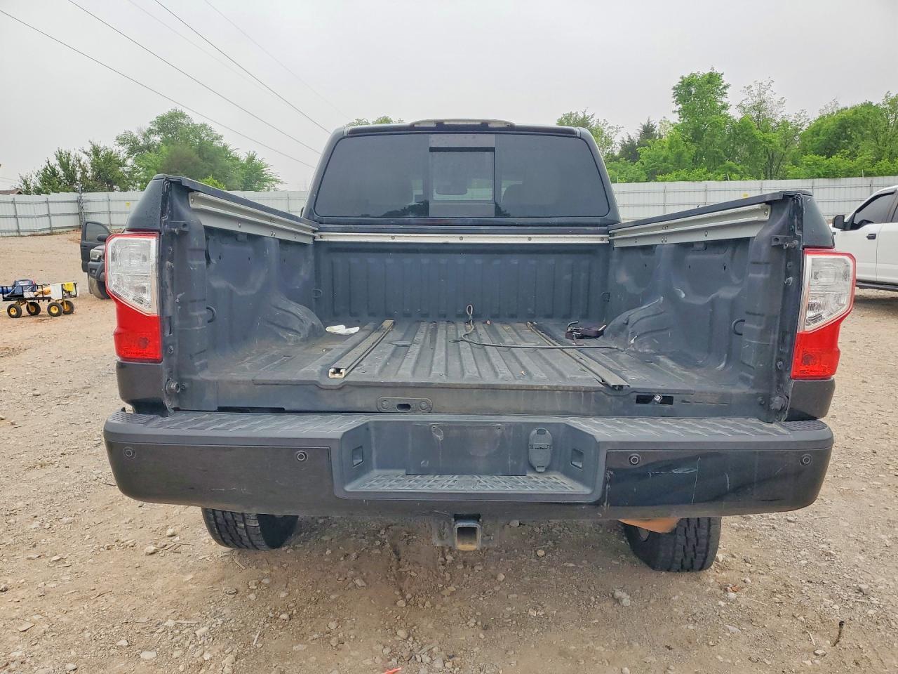2017 Nissan Titan Xd Sv - Image 6