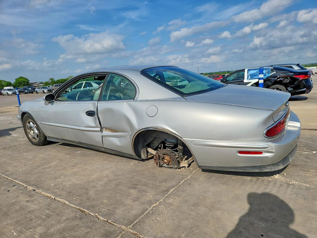 1999 Buick Riviera - Фото 2