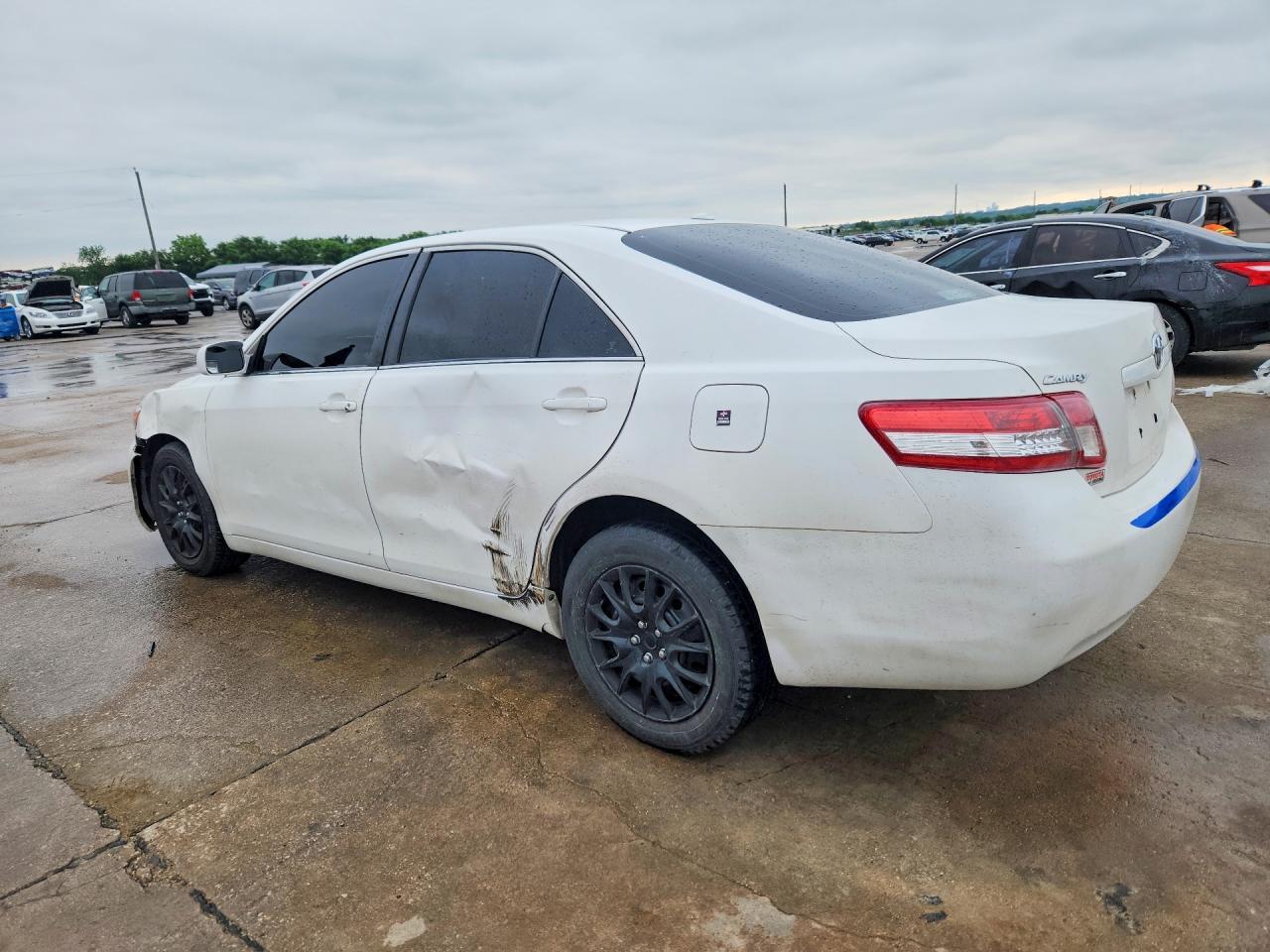 2011 Toyota Camry Le - Image 2