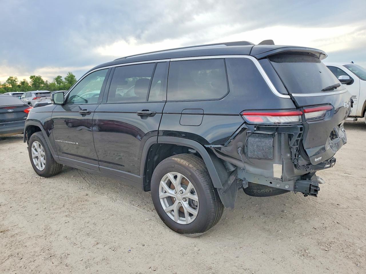 2023 Jeep Grand Cherokee L Limited - Image 2