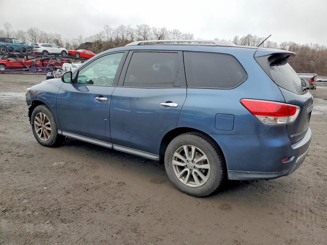 2016 Nissan Pathfinder S - Image 2