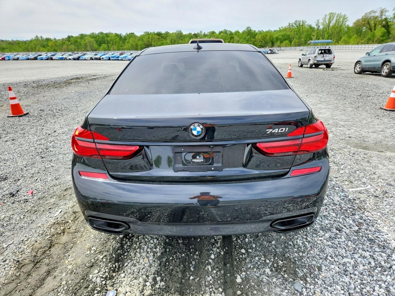 2019 BMW 740 I - Фото 6