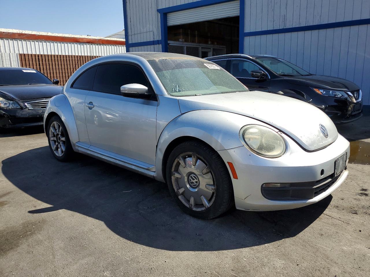 2013 Volkswagen Beetle - Фото 4